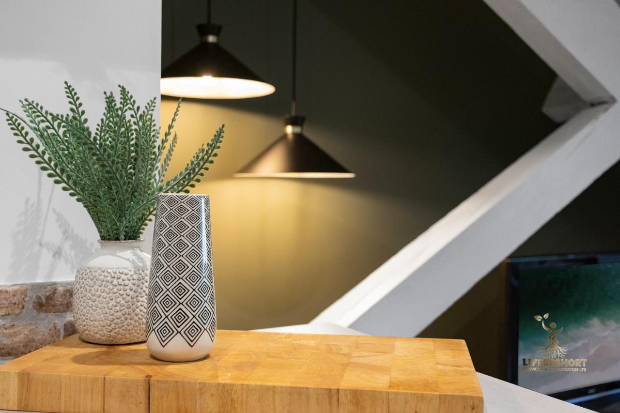 Luxe Courtyard Apartment For 4 Near Exeter City Centre Экстерьер фото