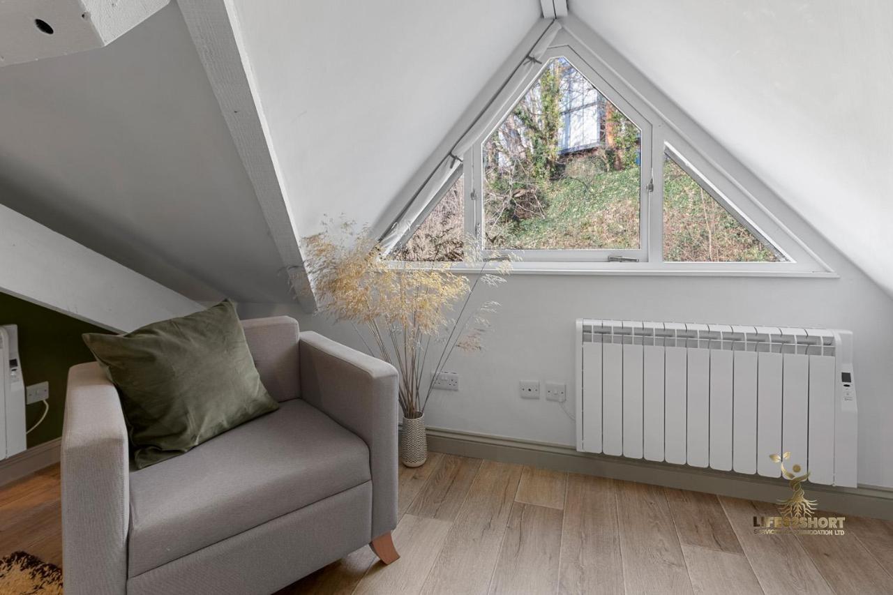 Luxe Courtyard Apartment For 4 Near Exeter City Centre Экстерьер фото